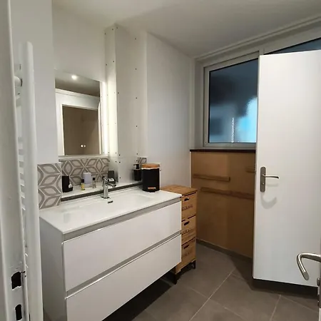 99m2 Proche De La Entierement Renove 3